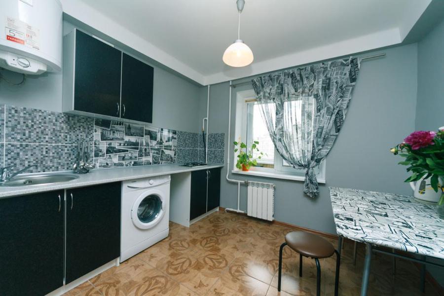 Apartment Near Dream Town Киев Экстерьер фото